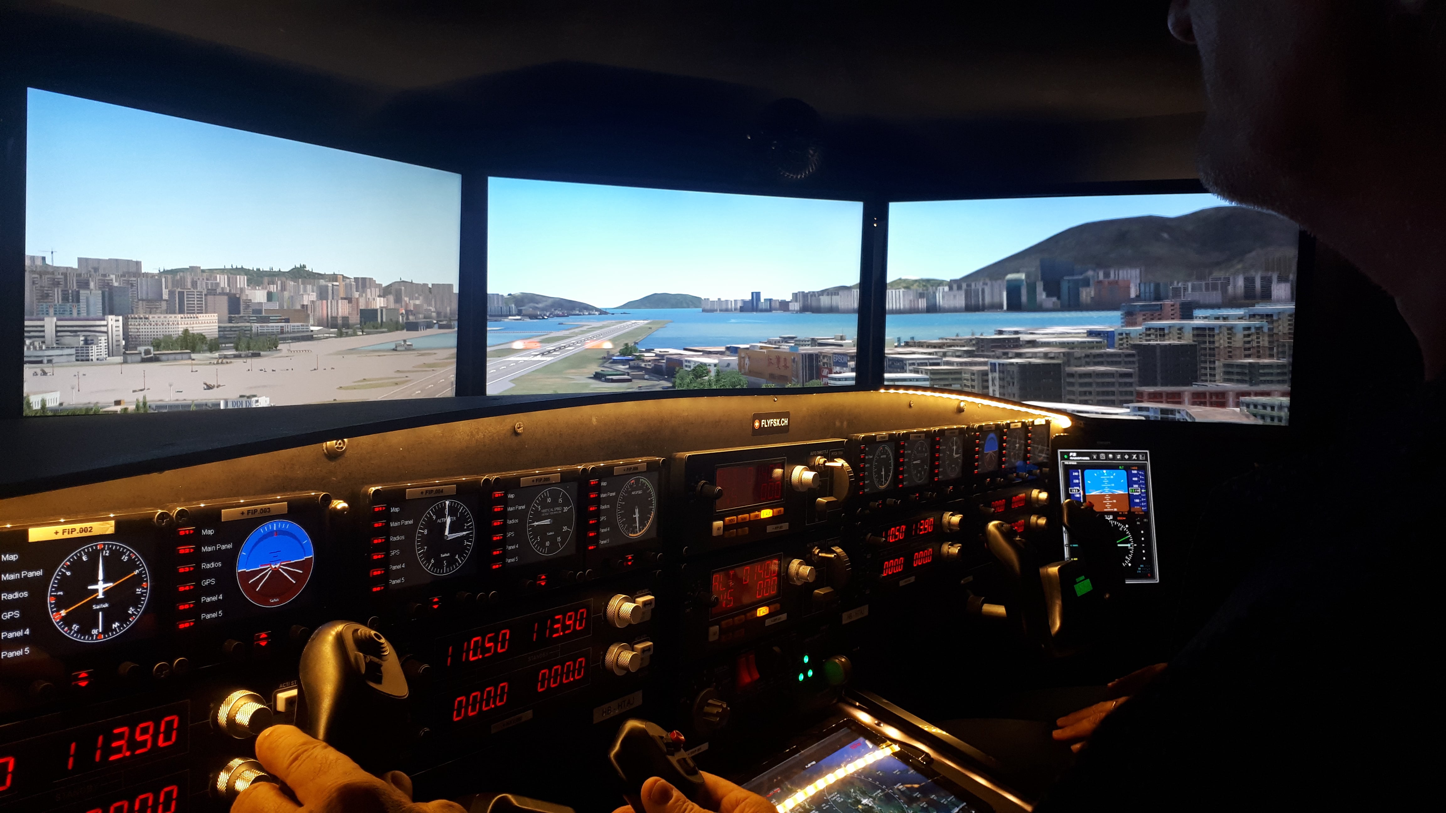 FLYFSX - Flugsimulator - Flight Simulator -  Rüchligweg 55 - 4125 Riehen - Basel - Baden - Aarau - Zürich - Schweiz - Lörrach - Freiburg - Deutschland. 